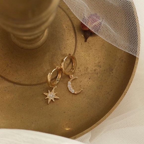 NEW 18K GOLD DIAMOND MOON STAR HOOPS, NICE EARRINGS, CUTE EARRINGS - Picture 9 of 9